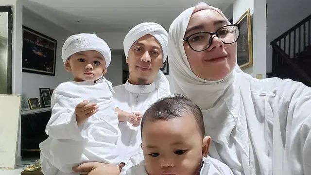 7 Potret Kebersamaan Opick dan Bebi Silvana yang Rumah Tangganya Dikabarkan Retak