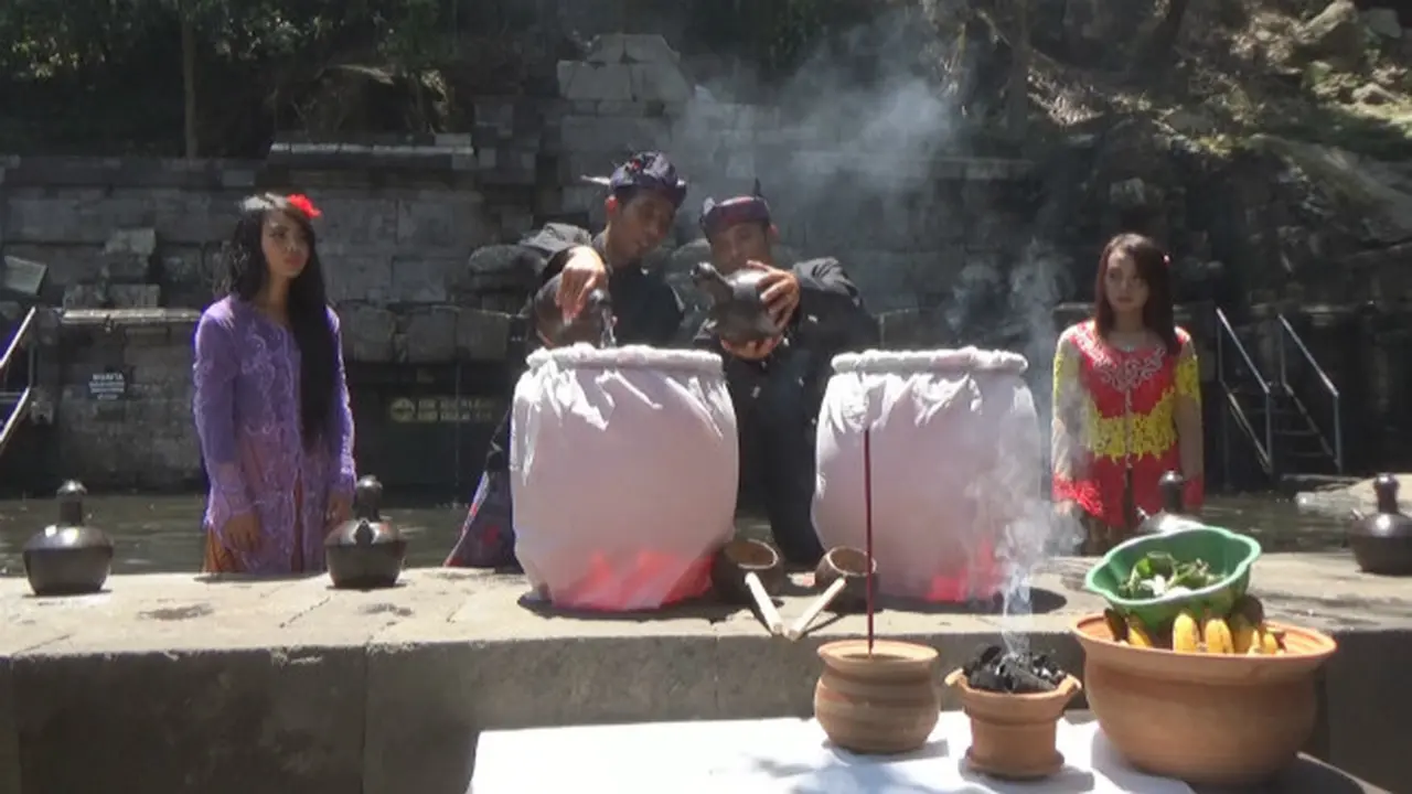 Ritual Ruwat Sumber Mata Air Jolotundo Trawas Mojokerto