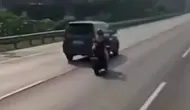 Viral Pemotor Wanita Nyasar Masuk Tol Jakarta-Cikampek