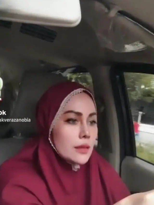 Potret Terbaru Mak Vera Mantan Manajer Olga Syahputra, Kini Mantap Tampil Berhijab. (Sumber: Instagram/makverazanobia)