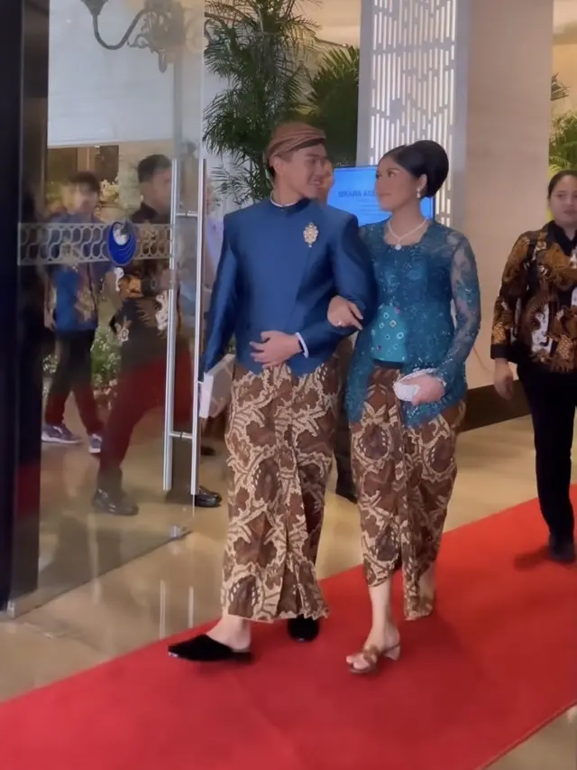 Gaya Erina Gudono mengenakan kebaya saat hamil.