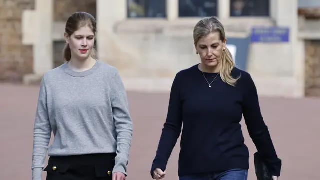 Sophie dan Lady Louise Windsor