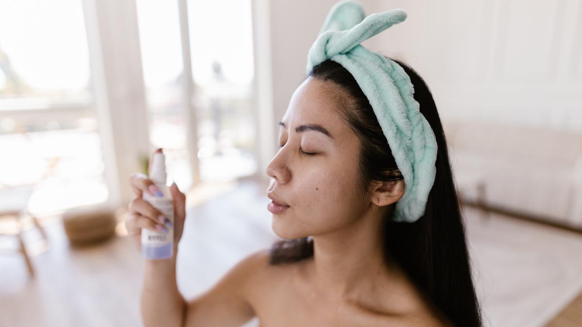 Kenali Perbedaan Priming Water dan Setting Spray, Rahasia Make Up Bebas ...