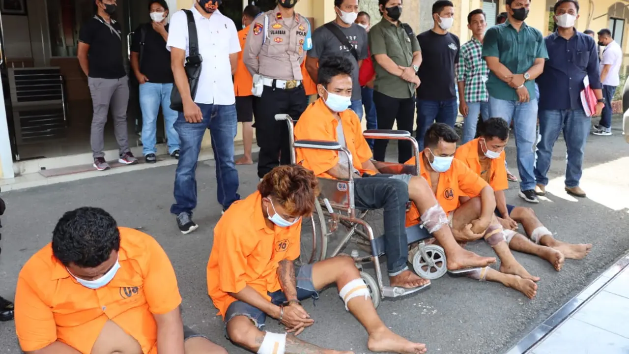 Sindikat perampok truk bermuatan buah kelapa sawit di Asahan