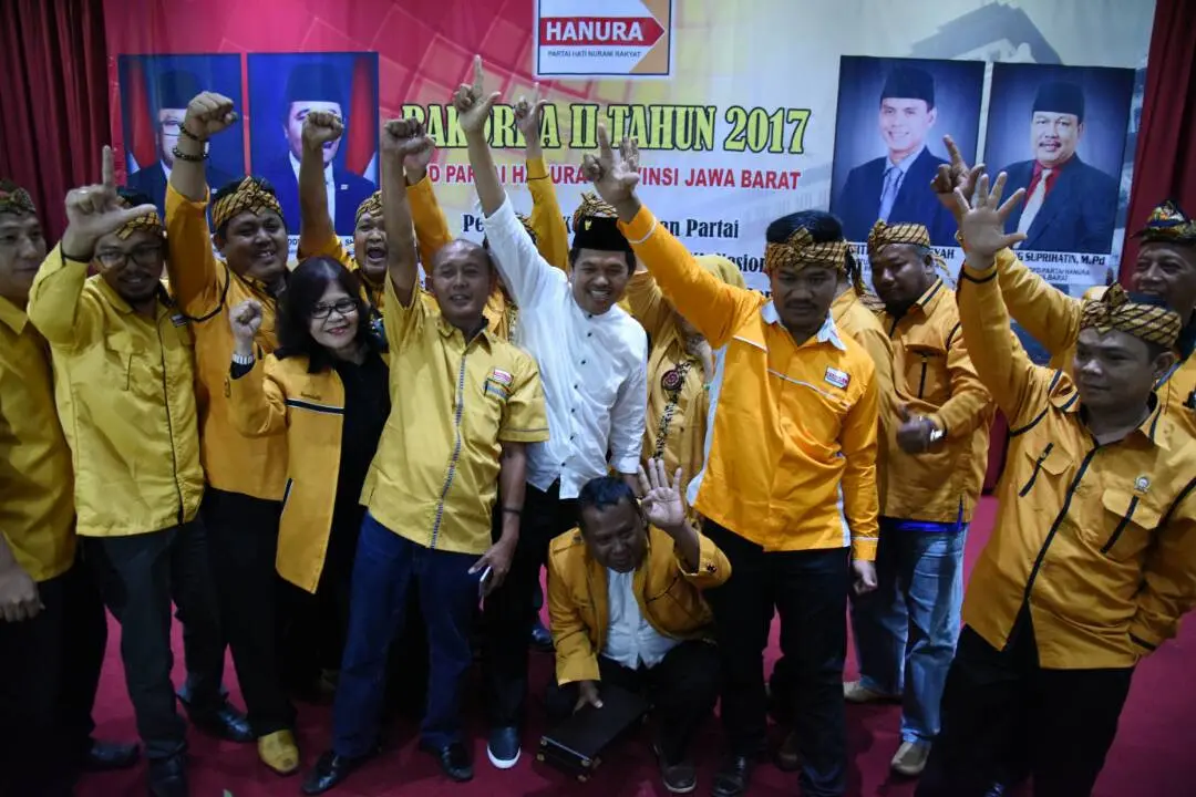 Pengurus Partai Golkar dan Partai Hanura Jawa Barat menyatakan diri sepakat membangun gerakan yang mereka sebut sebagai Poros Jabar