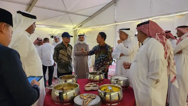Menteri Agama (Menag) Yaqut Cholil Qoumas menyambangi Makkah, Arab Saudi, pada 11 Maret 2023. Dia langsung mengunjungi Arafah untuk meninjau persiapan fasilitas jemaah haji 2023.