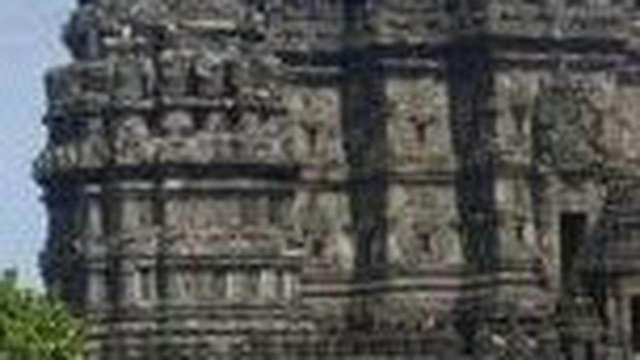 9.	Candi Prambanan