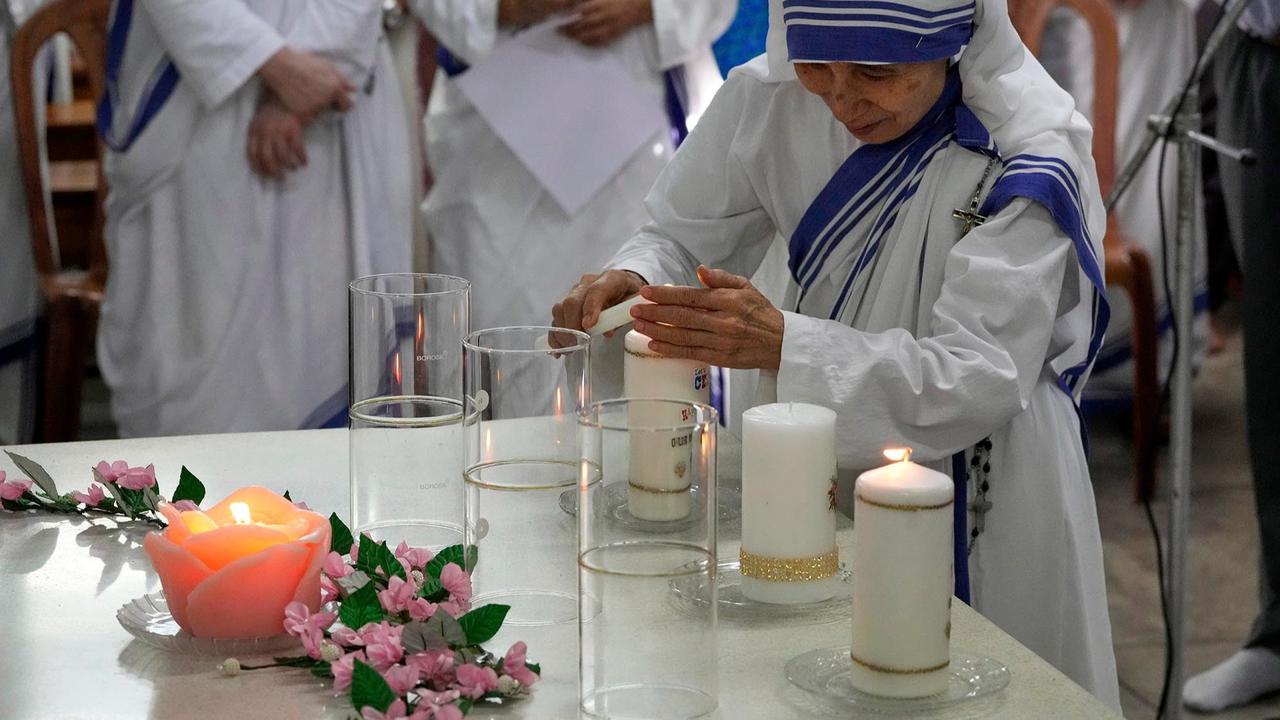 FOTO: Doa Peringati 115 Tahun Kelahiran Bunda Teresa