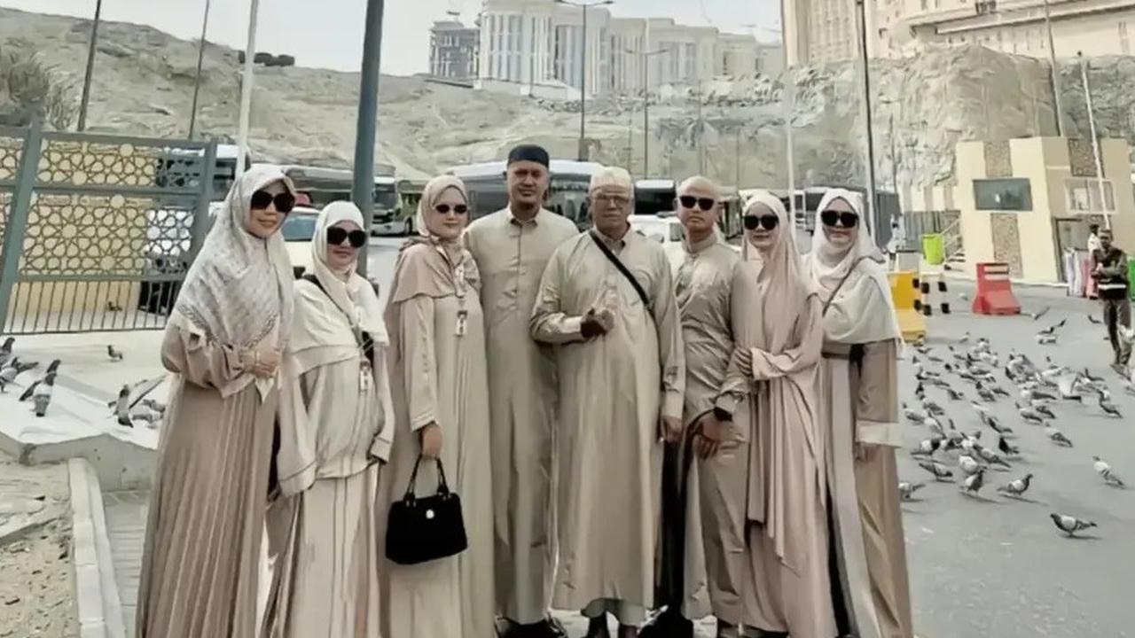 Cewek Ini Curhat Berangkat Umrah Sekeluarga, Tak Disangka Ibu Wafat Langsung Dikebumikan di Tempat Terbaik Makam Baqi Madinah