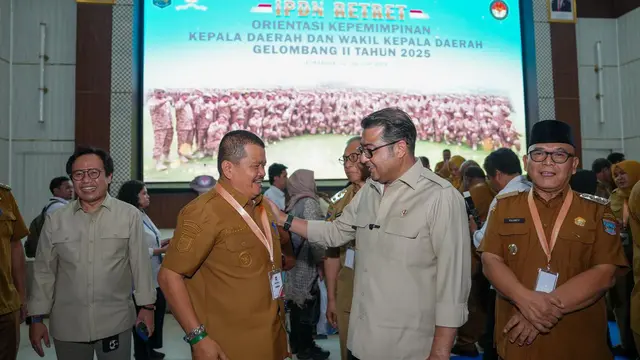 Menteri Ekonomi Kreatif, Teuku Riefky Harsya, memberikan pembekalan pada Agenda Orientasi Kepemimpinan (Retret Gelombang II) di IPDN Jatinangor, Jawa Barat, Selasa, 24 Juni 2025.