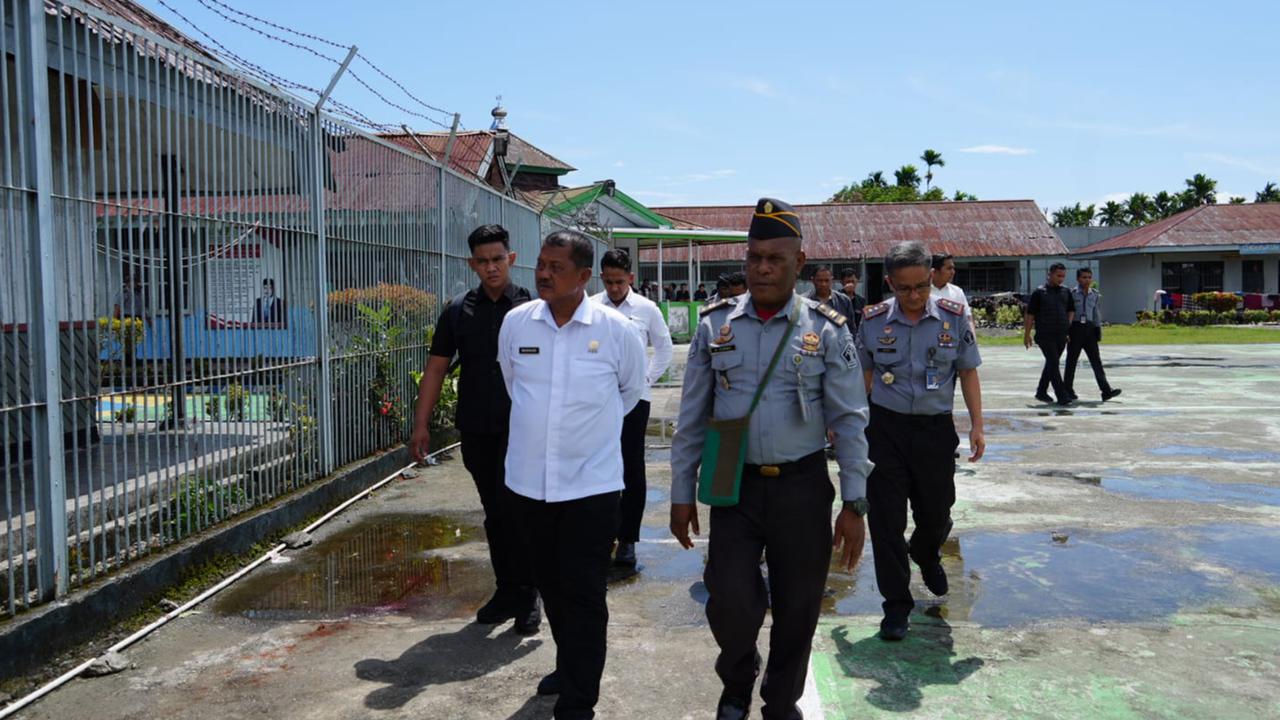 Tiba di Nabire, Dirjenpas Langsung Kunjungi Petugas Lapas Korban Pemukulan Napi