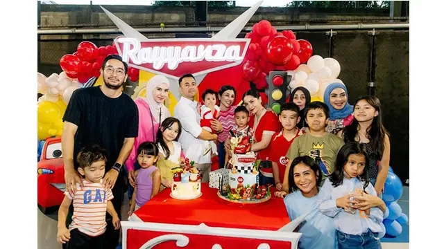 6 Potret Ultah ke-3 Rayyanza Bertema Cars, Dapat Kado Mobil Lightning McQueen