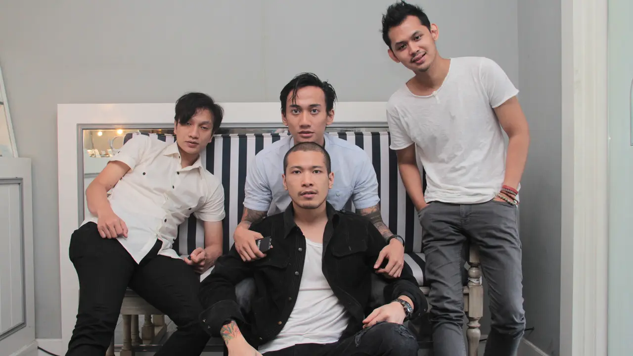 Single Spank Band Penghargaan Untuk Agnes Monica Sampai Papa T Bo