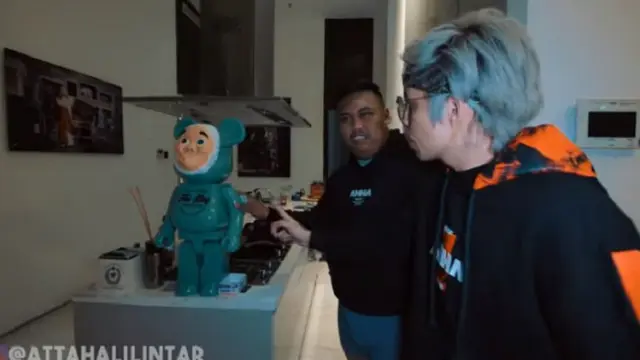 Ajudan Pribadi koleksi mainan mahal di dalam apartemennya (YouTube Atta Halilintar)