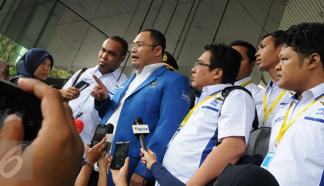 Ketua Departemen Urusan KPK DPP Partai Demokrat, Jemmy Setiawan, memberi keterangan di Gedung KPK, Jakarta, Rabu (17/2). Kedatangan sejumlah kader Partai Demokrat itu untuk menyampaikan pernyataan sikapnya terhadap RUU KPK. (Liptan6.com/Helmi Afandi)