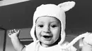 Candice Swanepoel mengunggah foto anaknya yang didandani mirip kelinci. (HollywoodLife)