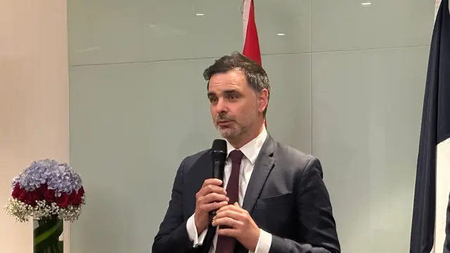 Menteri Urusan Perdagangan Luar Negeri dan Warga Prancis di Luar Negeri Laurent Saint-Martin dalam konferensi pers di Jakarta, Rabu (9/4/2025). (Liputan6.com/Benedikta Miranti)