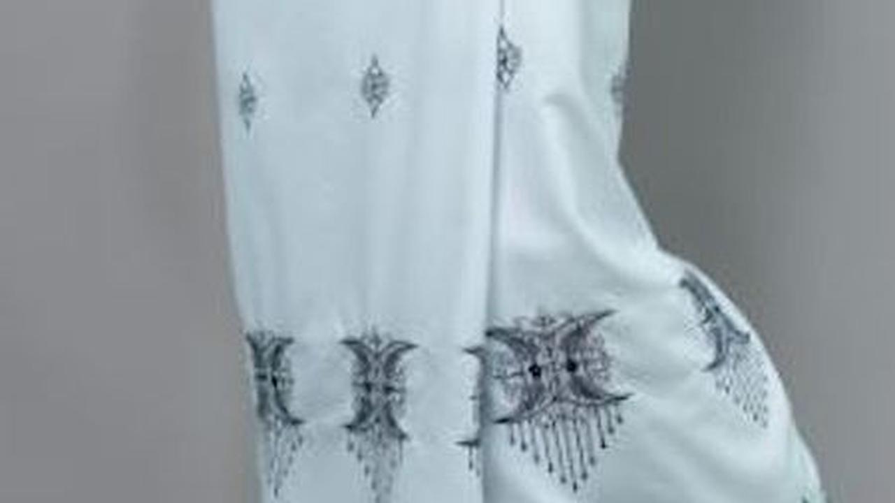<b>Sarung Dengan Motif Bordir Pintu Aceh dari Katsae </b>