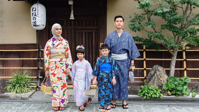 8 Gaya Artis Liburan Bareng Keluarga di Musim Libur Sekolah Anak, dari Sarwendah, Nagita Slavina, hingga Chelsea Olivia