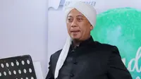 Heboh Foto Mirip Opick Jalan Bareng Wanita Bercadar