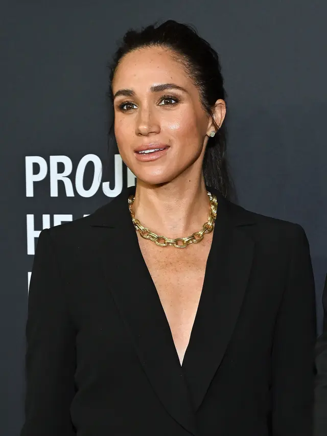 Adu Gaya Formal Meghan Markle versus Kate Middleton, Muncul di Publik pada Hari yang Sama