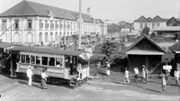 Trem uap ini beroperasi di Batavia sebagai angkutan massal pada periode 1915-1920. (Collectie Tropenmuseum-Wikimedia.org)