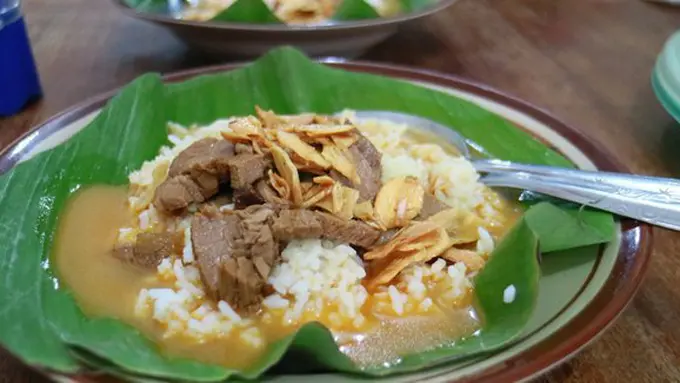 Ilustrasi nasi gandul./Copyright shutterstock.com