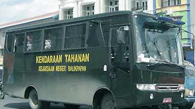 Download Gambar Mobil Tahanan Polisi RIchi Mobil