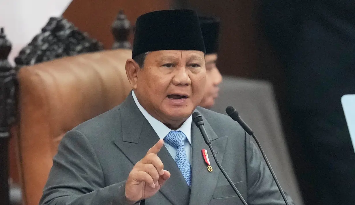 Presiden Prabowo Subianto saat menyampaikan pidato dalam Sidang Tahunan MPR RI dan Sidang Bersama DPR-DPD RI Tahun 2026 di Kompleks Parlemen, Jakarta, Jumat (14/8/2026). (AP/ Dita Alangkara)