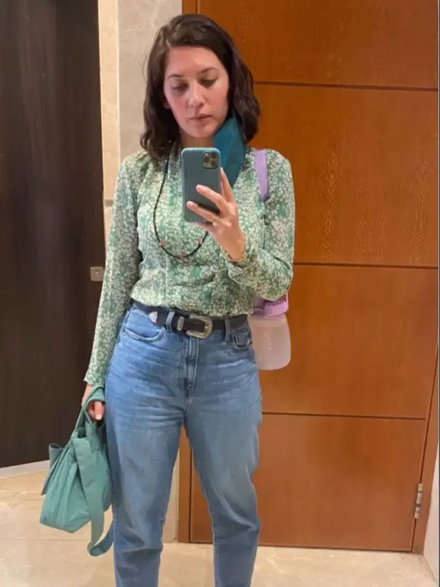 6 Gaya Canggih Hannah Al Rashid Padukan Kebaya dengan Celana Panjang, Inspirasi Tampil Kasual