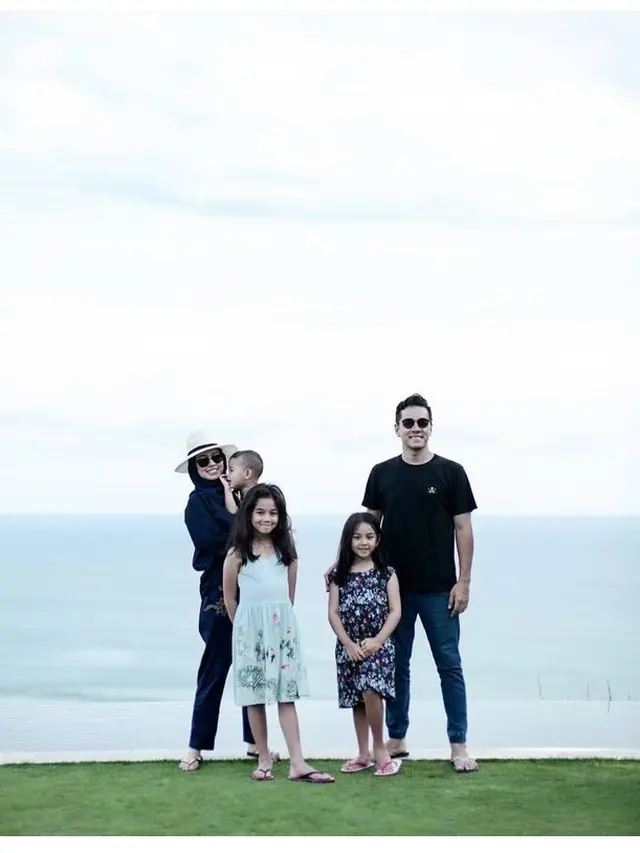 Tahun Bersama, Ini 6 Momen Rionaldo Stokhorst dan Istri yang Selalu Harmonis