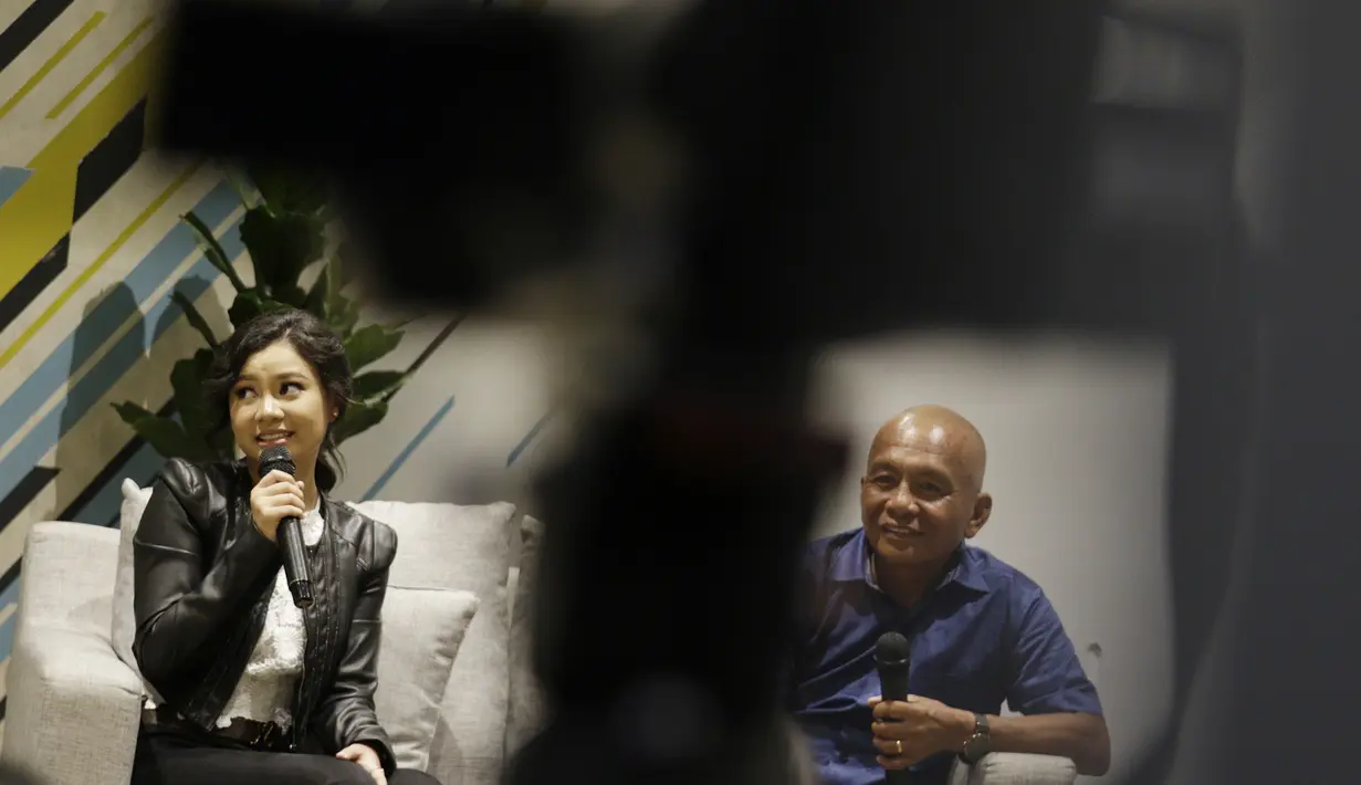 Atlet berkuda Indonesia, Ivana Putri Santosa, memberi keterangan saat konpers di FX Sudirman, Jakarta, Jumat (8/11). Ivana mendapat kesempatan untuk tampil pada Asian Equestrian Federation (AEF) di Qatar pada 2020. (Bola.com/M Iqbal Ichsan)