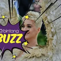 Katy Perry merasa terkejut saat membuka hadiah pemberian fansnya dari Indonesia.