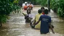 Warga di Taungoo, wilayah Bago, Myanmar terpaksa diungsikan sementara menghindari banjir besar akibat Topan Yagi. (Sai Aung MAIN/AFP)