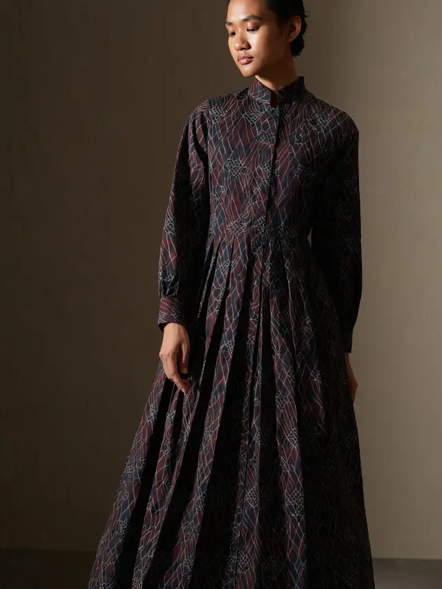 Dress Batik Kerah Shanghai Modern untuk Acara Resmi