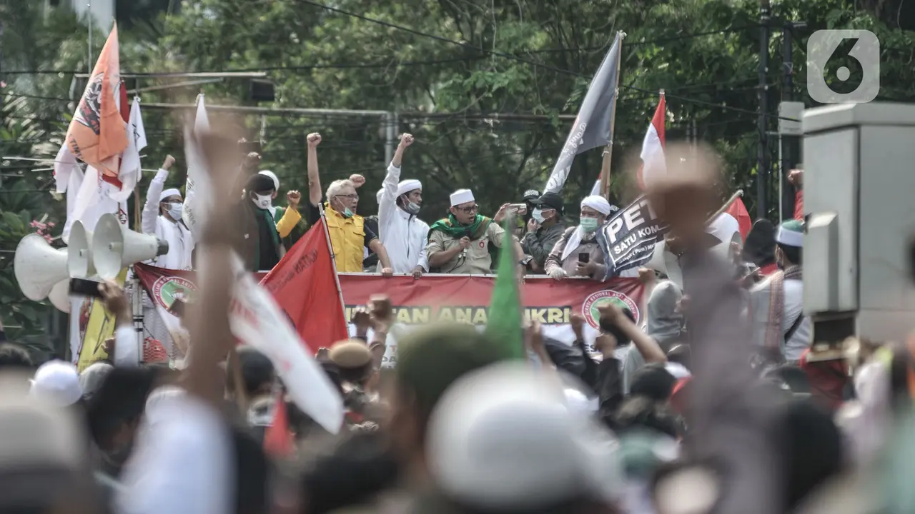 Ketika Massa Berbagai Elemen Bergabung Menolak UU Cipta Kerja