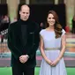 Pangeran William dan Kate Middleton tiba di karpet hijau untuk menghadiri penghargaan Earthshot Prize perdana di Alexandra Palace di London pada 17 Oktober 2021. (JUSTIN TALLIS / AFP)