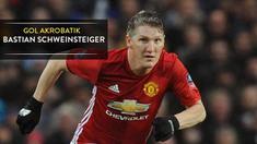Bastian Schweinsteiger mencetak gol akrobatik saat Manchester United kalahkan Wigan dengan skor 4-0Bastian Schweinsteiger mencetak gol akrobatik saat Manchester United kalahkan Wigan dengan skor 4-0