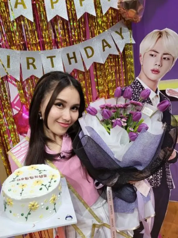 Ayu Ting Ting ultah ke-30 (Instagram/ayutingting92)