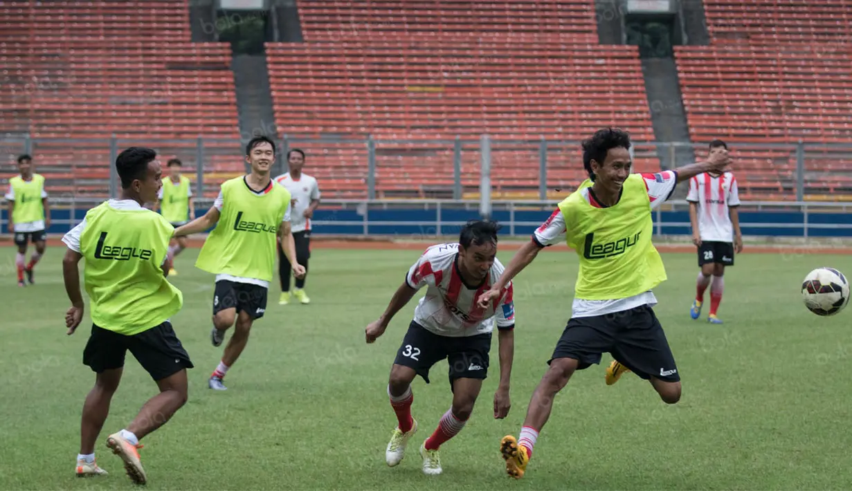 Meski mayoritas pemain Persija sedang menjalankan ibadah puasa, namun mereka tetap tampak antusias menjalani latihan. (Bola.com/Vitalis Yogi Trisna)