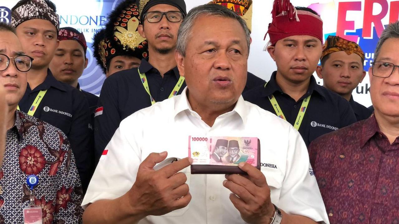 Selain itu, biaya menggunakan QRIS Tuntas pun lebih murah dibandingkan biaya transaksi melalui kanal lain. Misalnya, biaya transaksi tarik tunai hanya Rp6.500, biaya transfer hanya Rp2.500, dan biaya setor tunai Rp5.000.
