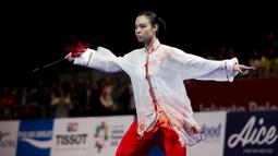 Atlet wushu Indonesia, Lindswell Kwok, saat beraksi pada Asian Games di JIExpo, Jakarta, Senin, (20/8/2018). (Bola.com/Vitalis Yogi Trisna)