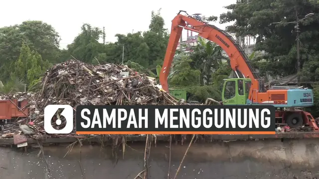 VIDEO: Sampah Menggunung di Pintu Air Manggarai
