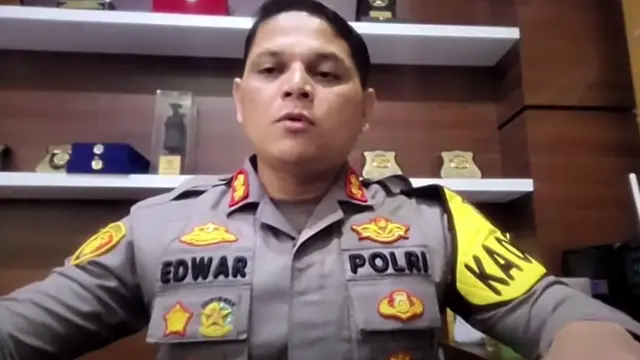 Kapolres Purwakarta Jawa Barat AKBP Edwar Zulkarnain dalam konferensi pers virtual soal RD anak Lilis Karlina yang ditangkap akibat dugaan penyalahgunaan dan perdagangan narkoba. (Foto: Dok. YouTube Intens Investigasi)