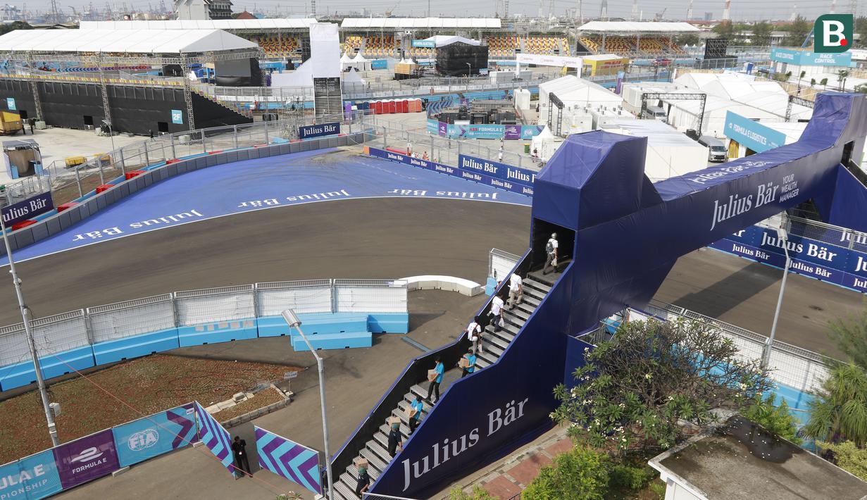 <p>Suasana sirkuit jelang balapan di Jakarta International e-Prix Circuit (Jakarta E-Prix), Ancol pada Jumat (4/6/2022). (Bola.com/M Iqbal Ichsan)</p>