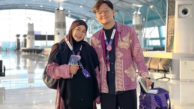 Potret Anisa Rahma dan Anandito Dwis saat hendak ibadah Umroh (Dok. Instagram @anisarahma_12)