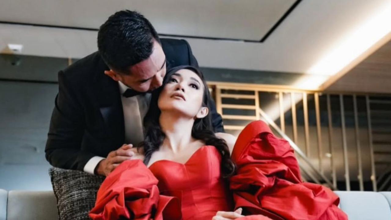 5 Potret Pernikahan Yama Carlos dan Carina Ivola adik Caren Delano, Digelar Privat dan Penuh Makna