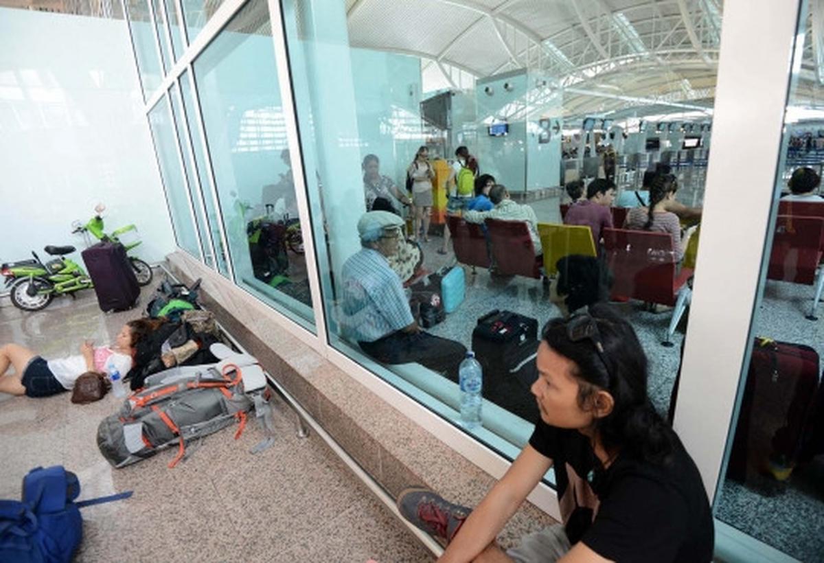 Wajah resah ribuan wisatawan terlantar di Bandara Ngurah Rai