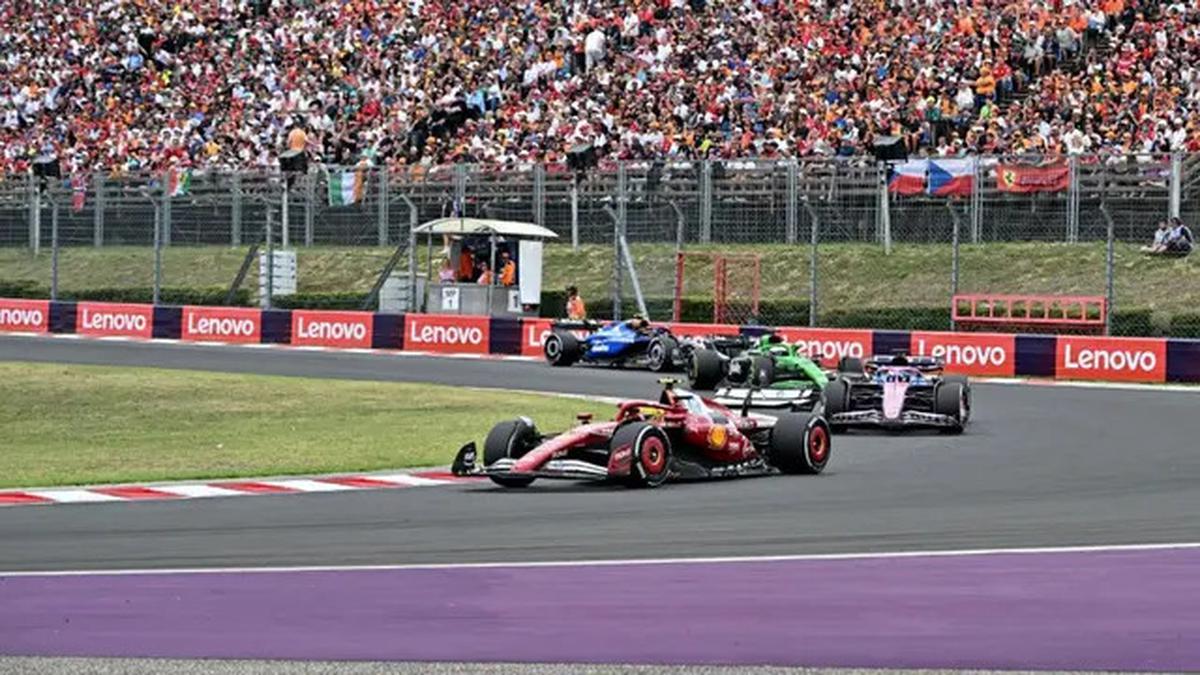 Ekspektasi Bodoh Ferrari Bikin Musim Debut Lewis Hamilton Berantakan
