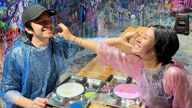 Shenina Cinnamon mengajak Angga coba Art Date dan DIY bareng. (Instagram.com/@sheninacinnamon)